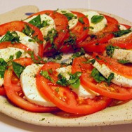 Ensalada de mozzarella y tomate (Caprese)
