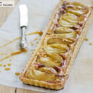 Tarta de peras caramelizadas y almendras