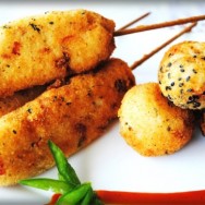 Croquetas de arroz con chutney y pollo