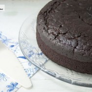 bizcocho esponjoso de cacao sin huevo