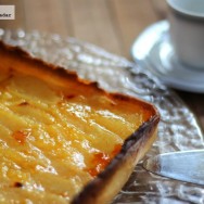 Tarta especial de peras y crema de limón