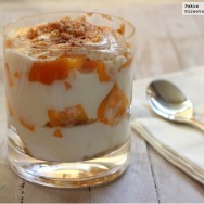 Copas de falso tiramisú de mango
